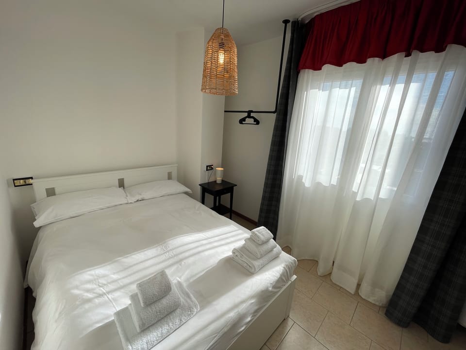 Room | Free WiFi