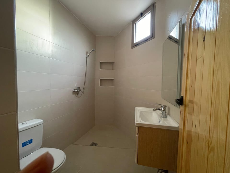 Room | Bathroom | Slippers, towels, soap, shampoo