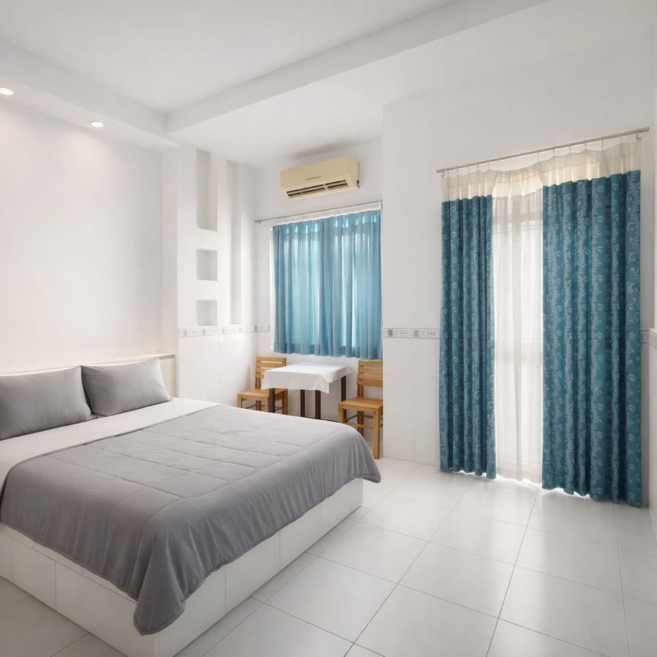 Superior Double Room | In-room safe, desk, laptop workspace, blackout drapes