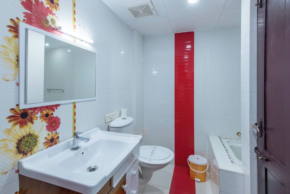 Deluxe Double Room, Balcony, Sea View | Bathroom | Free toiletries, hair dryer, bathrobes, towels