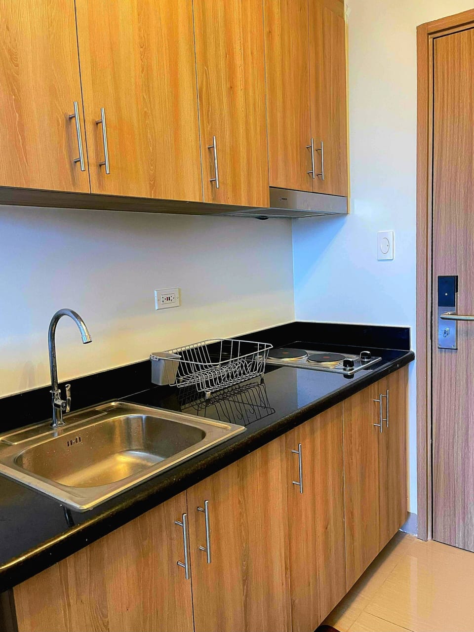 Standard Condo, 1 Bedroom, Balcony, City View | Private kitchen | Electric kettle