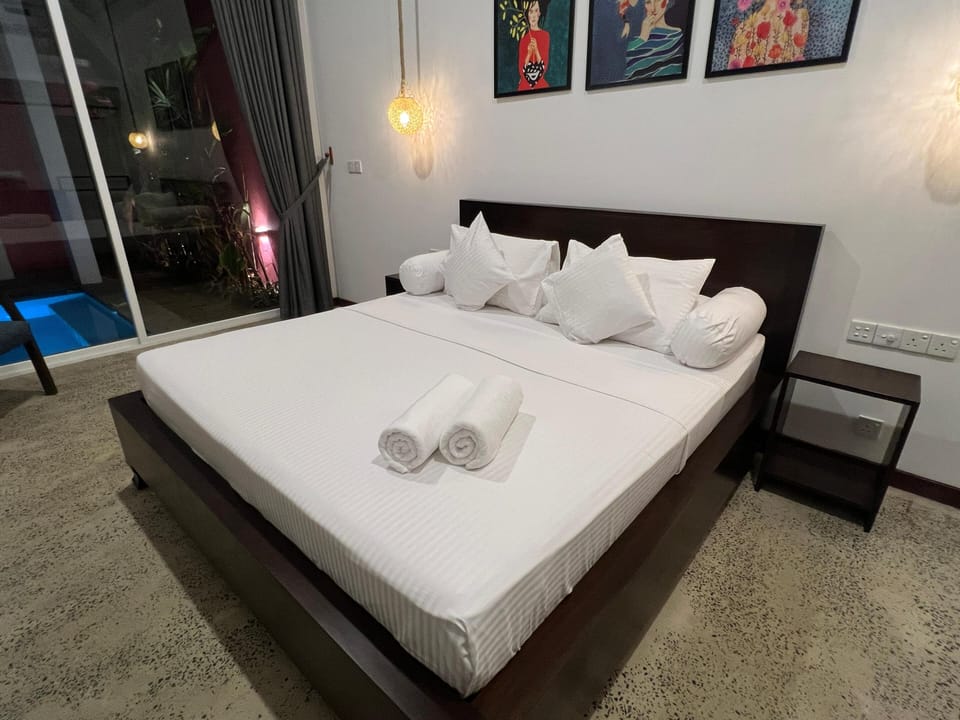 Honeymoon Suite, Pool View | WiFi (free)