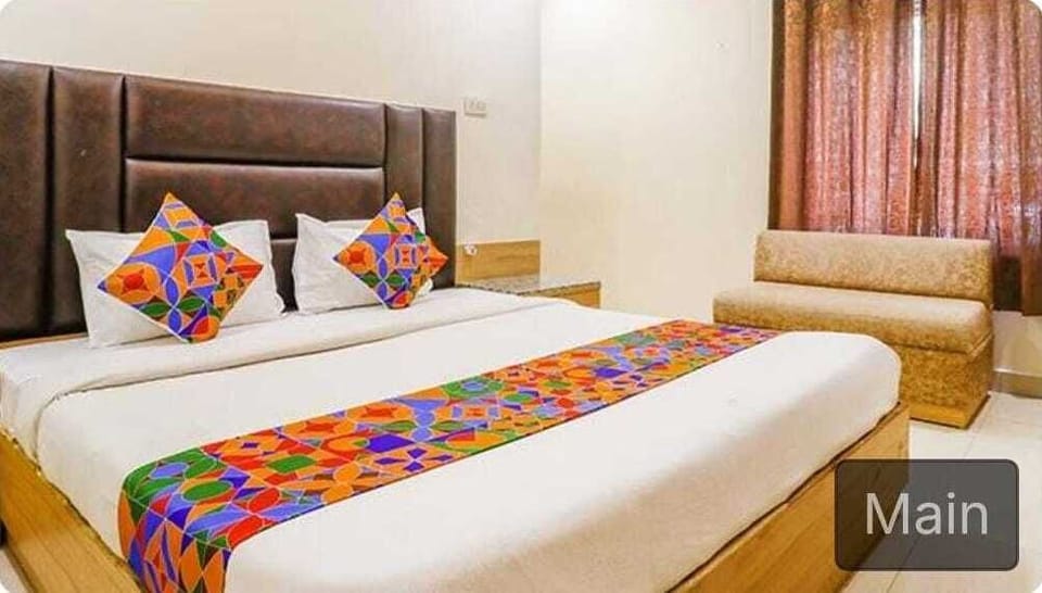 Deluxe Room, Air conditioning | Desk, laptop workspace, rollaway beds, free WiFi