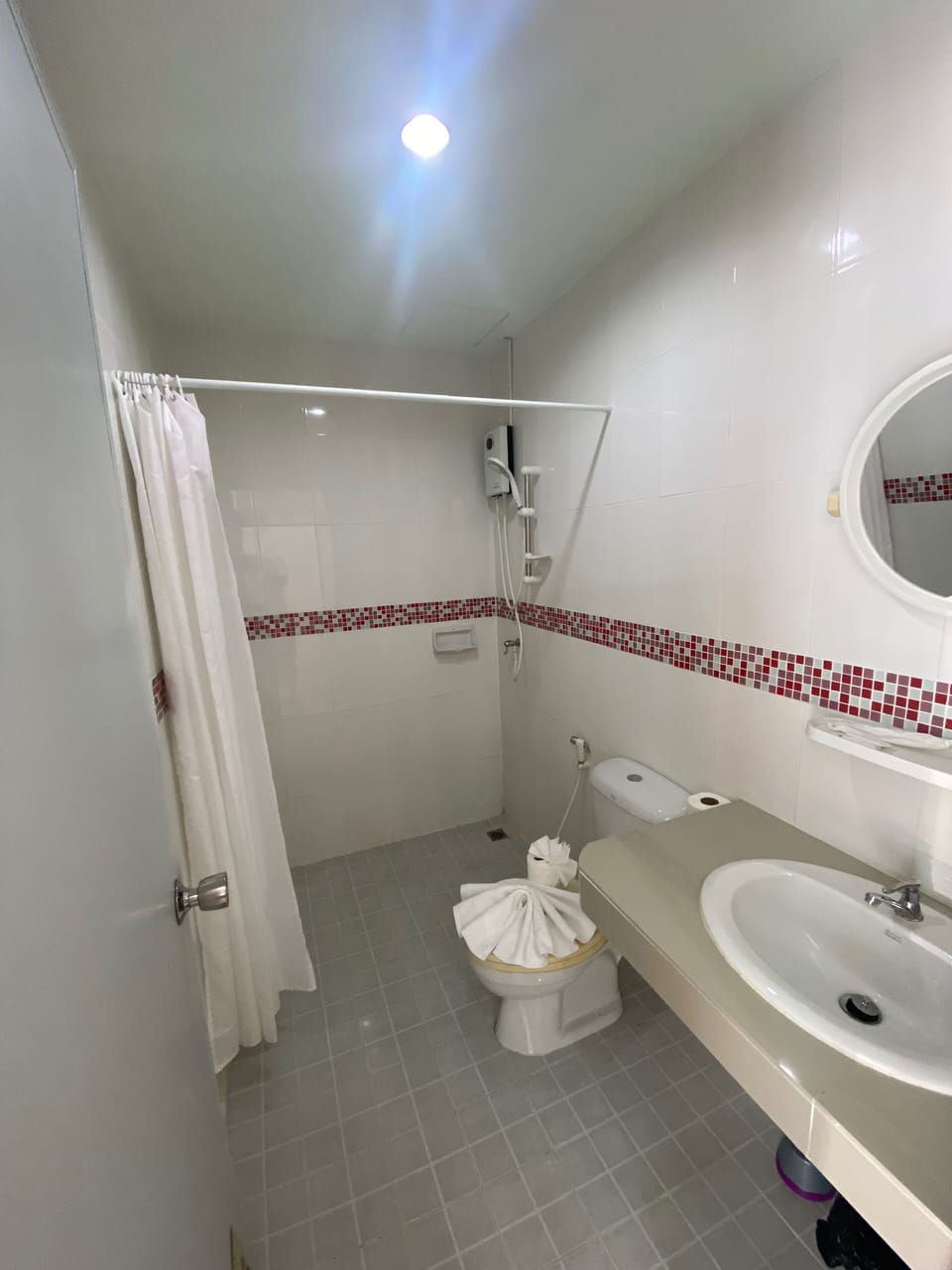 Deluxe Double Room, 1 King Bed, Balcony | Bathroom | Shower, free toiletries, hair dryer, towels