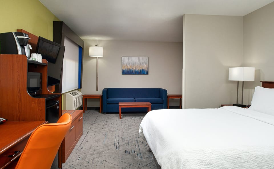 Room, 1 King Bed with Sofa bed | Premium bedding, pillowtop beds, desk, laptop workspace