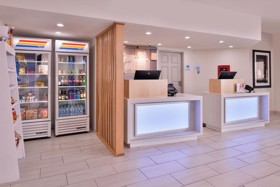 Holiday Inn Express Farmington - Bloomfield by IHG Hotel in Farmington