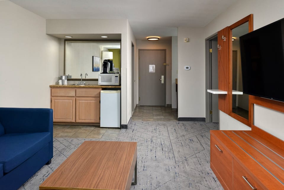 Suite, 1 Bedroom, Non Smoking | Premium bedding, pillowtop beds, desk, laptop workspace