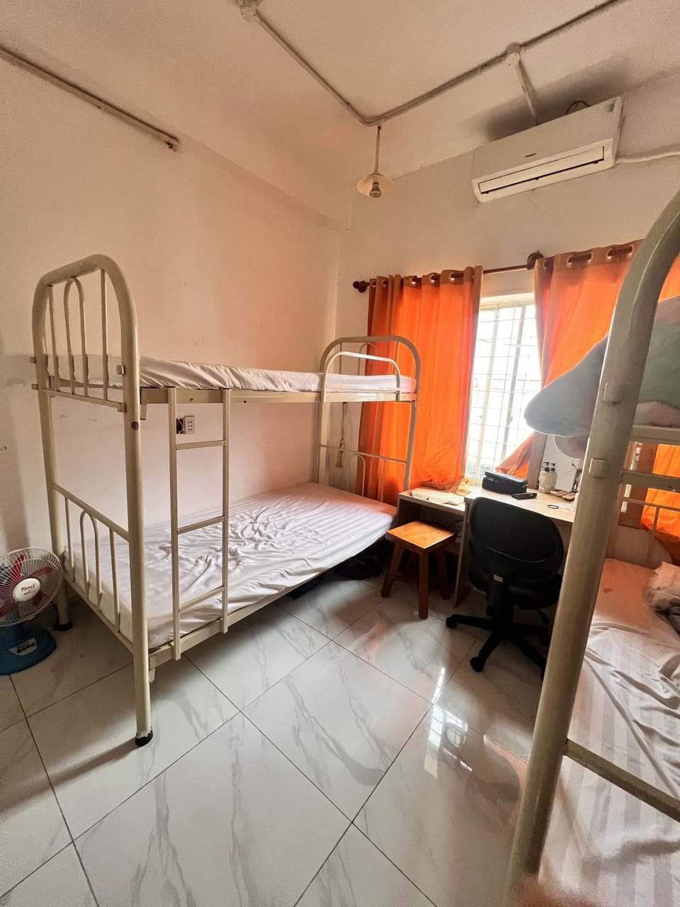 Romantic Shared Dormitory, Park View | Free WiFi