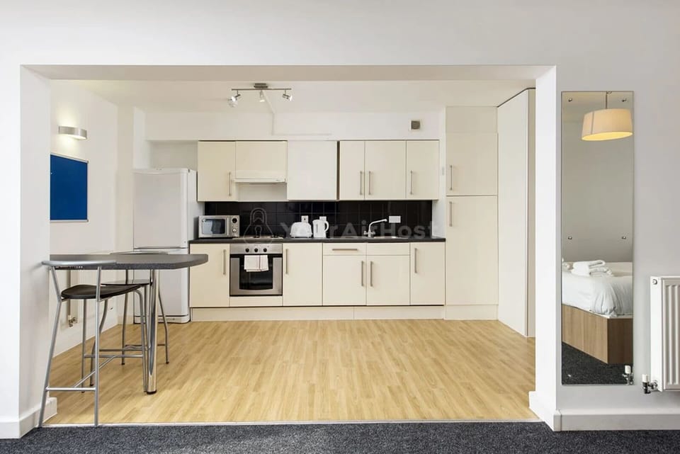 Superior Studio, Non Smoking | Private kitchen | Toaster