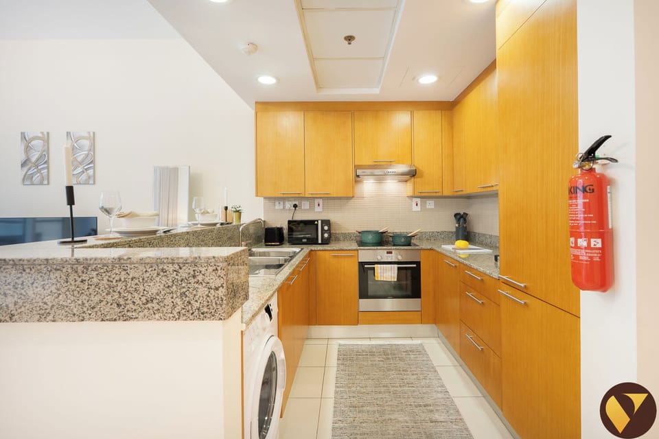Luxury Studio, Balcony, City View | Private kitchen | Full-size fridge, microwave, oven, stovetop