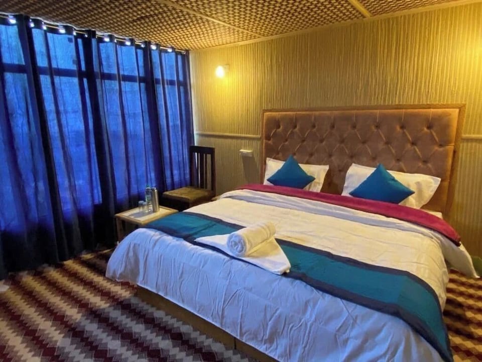 Deluxe Room, Lake View