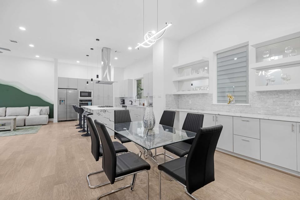 House | 6 bedrooms, high-speed internet