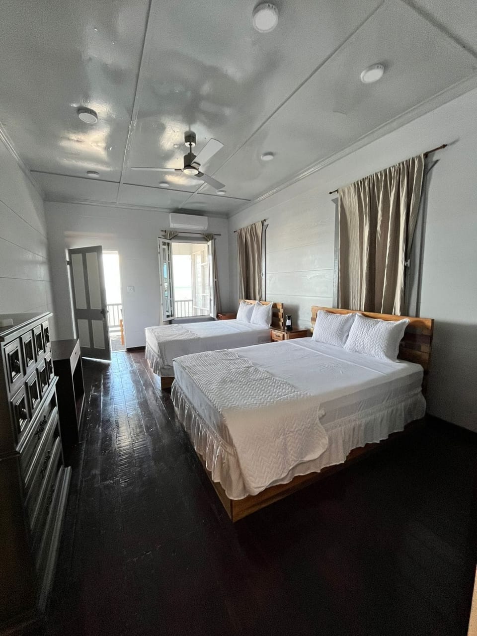 Egyptian cotton sheets, premium bedding, down comforters, pillowtop beds