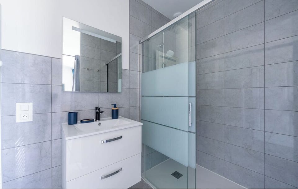 Deluxe Quadruple Room, Vineyard View | Bathroom | Shower, hair dryer, bathrobes, slippers