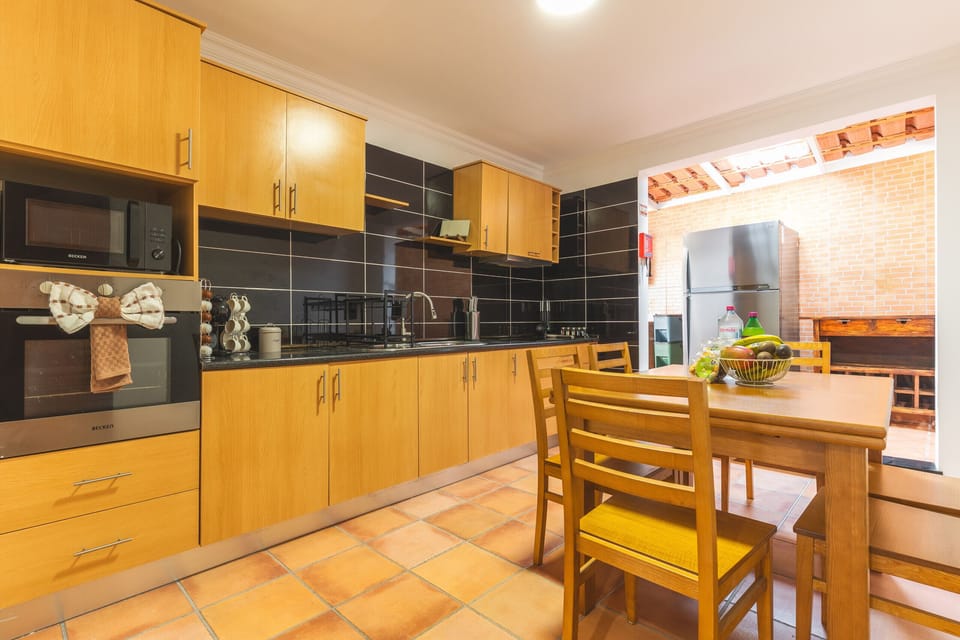 House | 2 bedrooms, desk