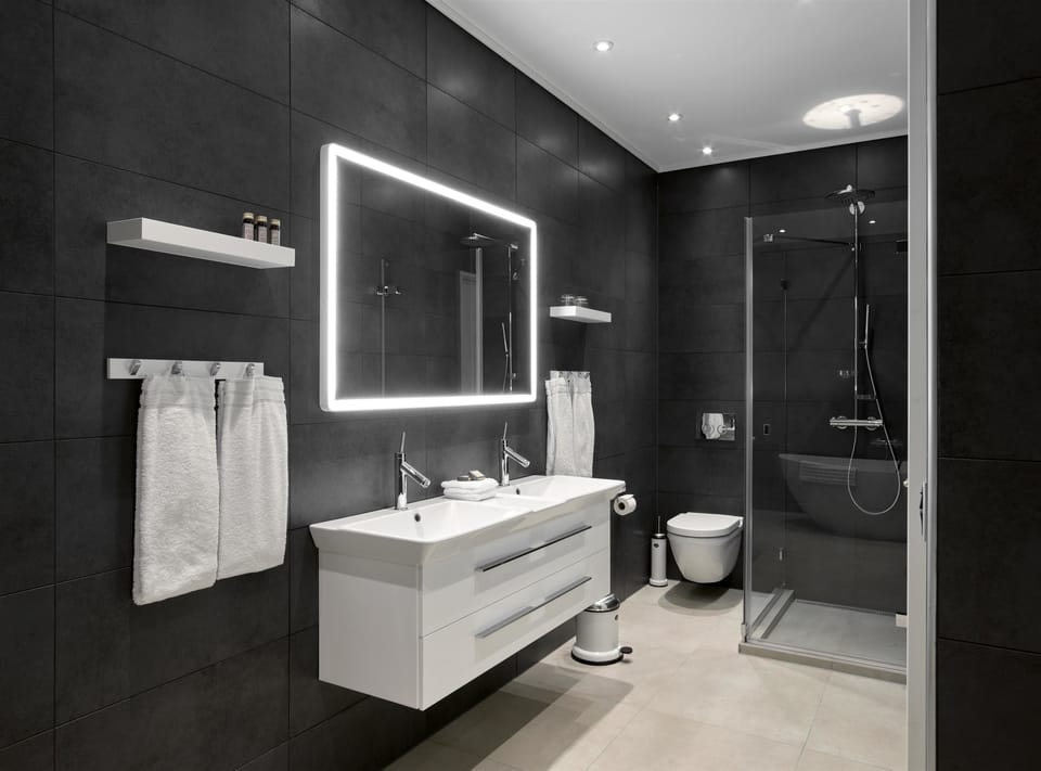 Design Suite, Balcony, Fjord View, Main Building | Bathroom | Eco-friendly toiletries, hair dryer, towels