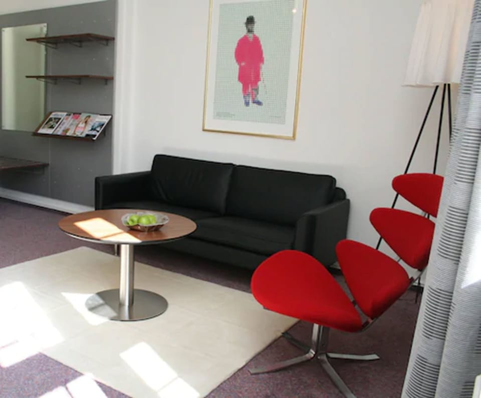 Minibar, in-room safe, desk, iron/ironing board