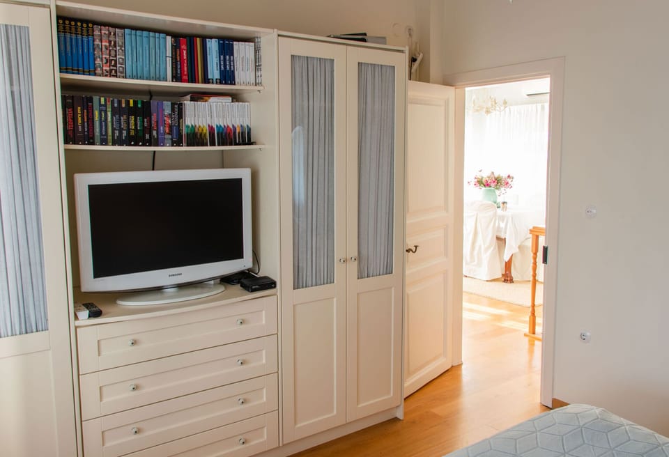 Villa, Patio, City View | Soundproofing, iron/ironing board, free WiFi