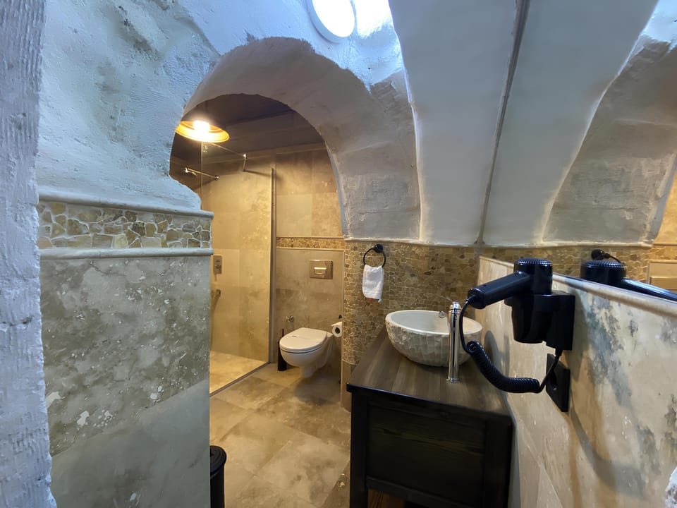 Economy Double Room, Garden View | Bathroom | Free toiletries, hair dryer, slippers, towels