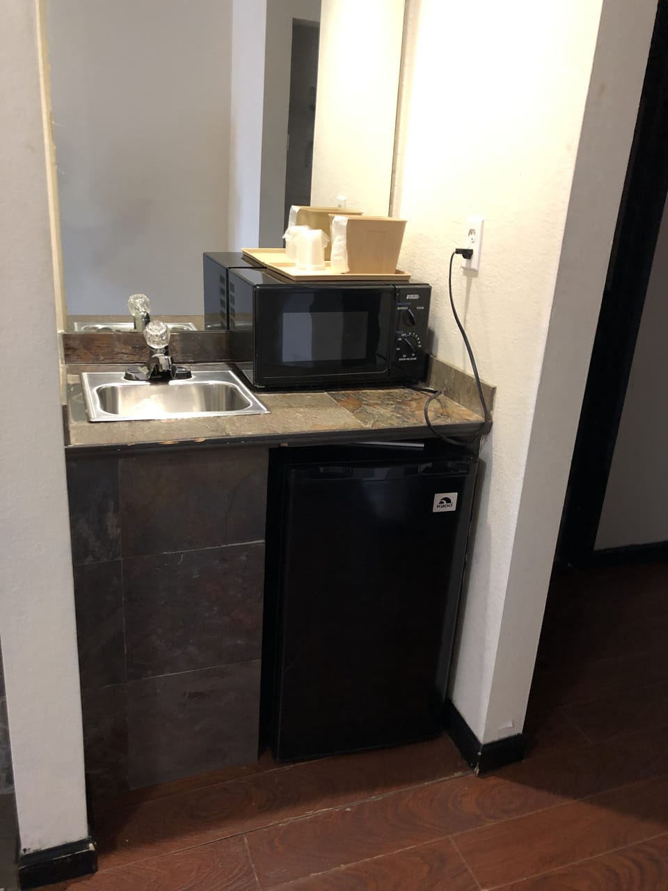 Deluxe Room, 1 King Bed | Microwave