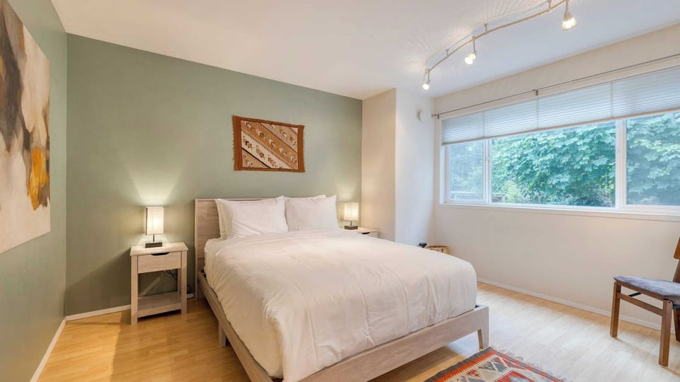 Forest Front Home w/ Fire Pit, Mins to Beaches, Wineries & Trails Cedarview Retreat by Avantstay Cottage in Whidbey Island