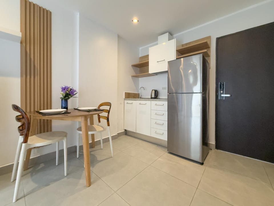 Comfort Apartment, Balcony, Garden View | Private kitchen | Fridge, microwave, stovetop, cookware/dishes/utensils