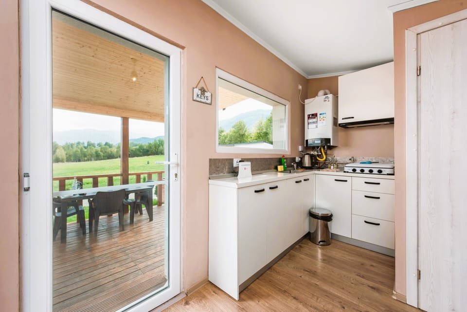 Comfort Villa, Mountain View | Private kitchen | Coffee/tea maker, electric kettle