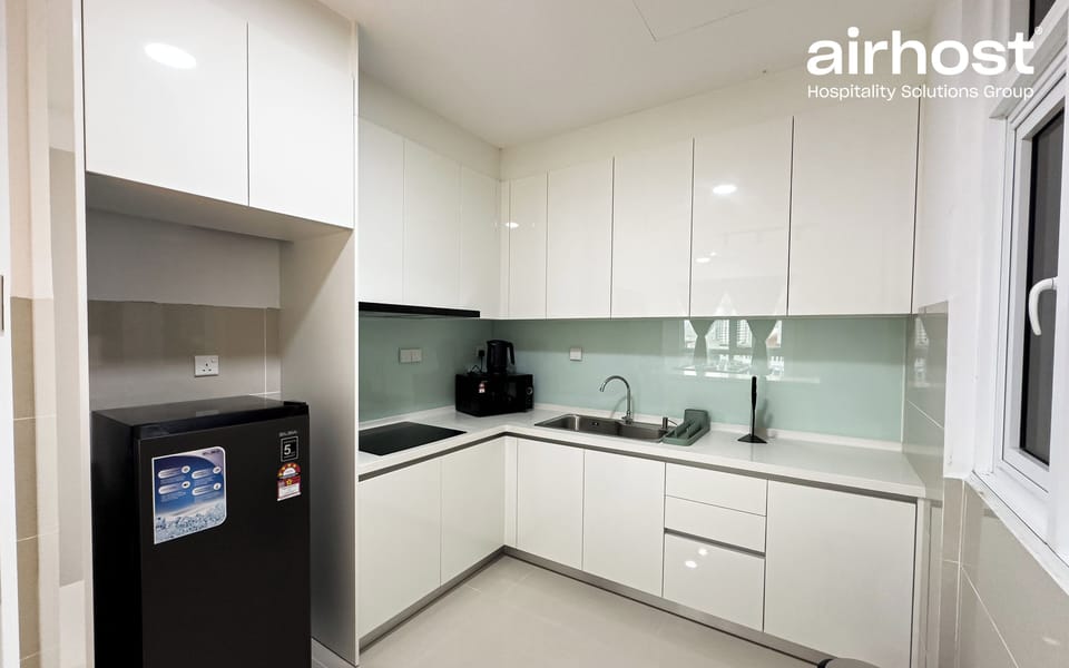 Deluxe Condo, 4 Bedrooms, Balcony, City View | Private kitchen | Electric kettle