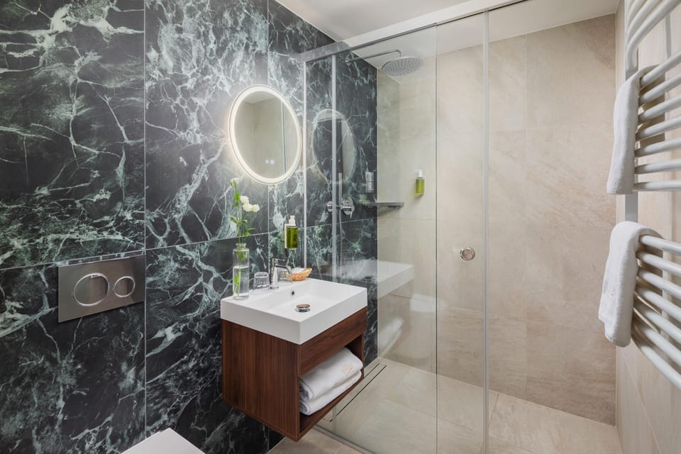 Superior Double or Twin Room, Balcony, Mountain View | Bathroom | Separate tub and shower, free toiletries, hair dryer, towels