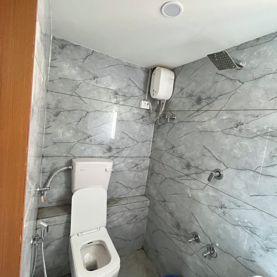 Deluxe Room, City View | Bathroom