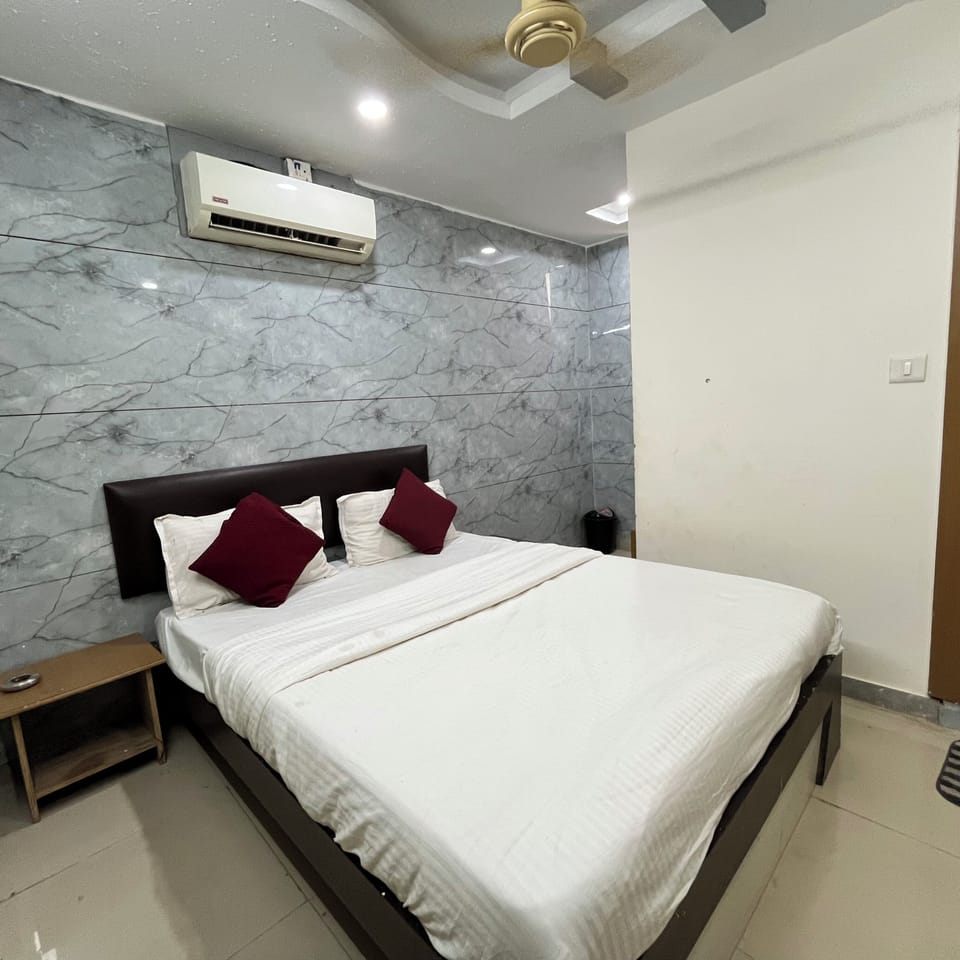 Deluxe Room, City View