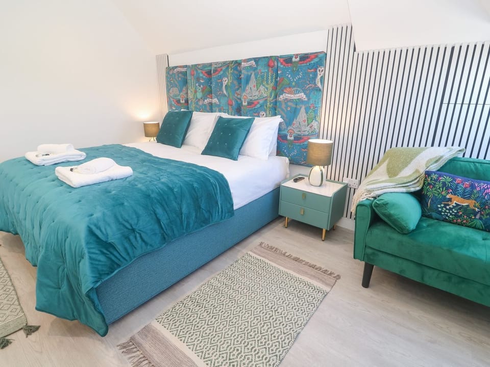 4 bedrooms, individually decorated, individually furnished, free WiFi