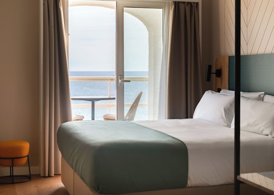 Queen Room with private terrace | Individually decorated, individually furnished, desk, laptop workspace