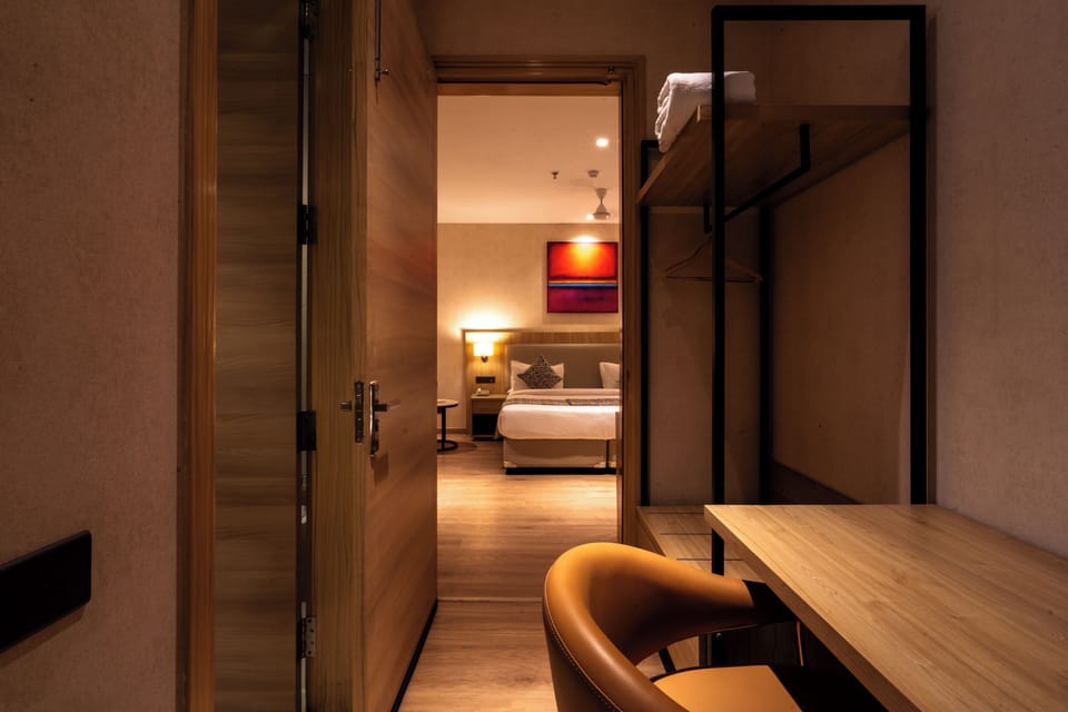 Club Double Room | Desk, iron/ironing board, WiFi (free)
