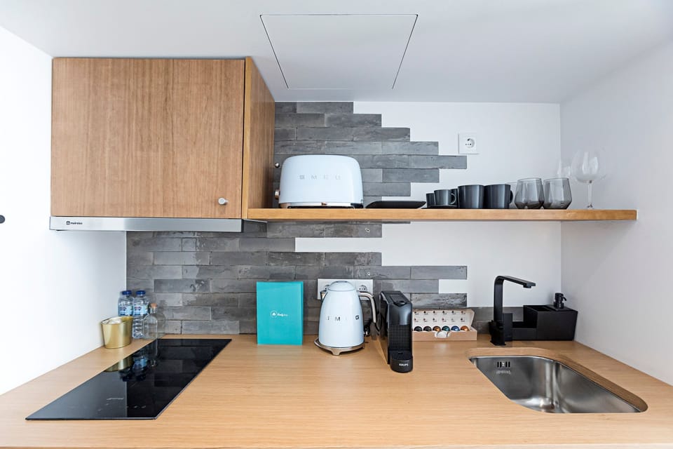 Microwave, oven, stovetop, cookware/dishes/utensils