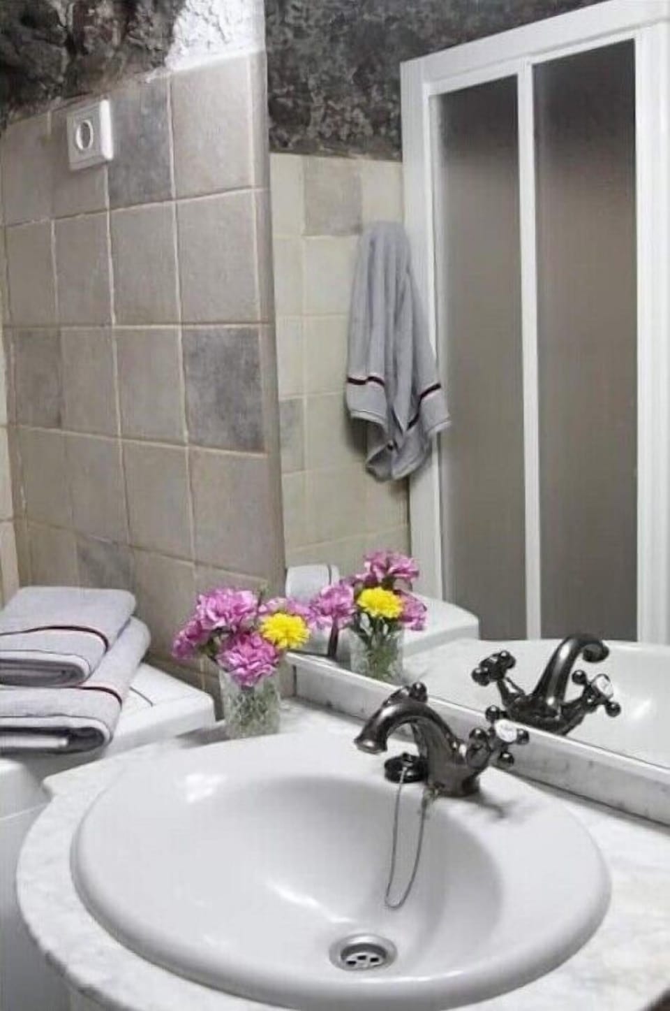 Superior Cottage, Mountain View | Bathroom | Hair dryer, towels, soap, shampoo