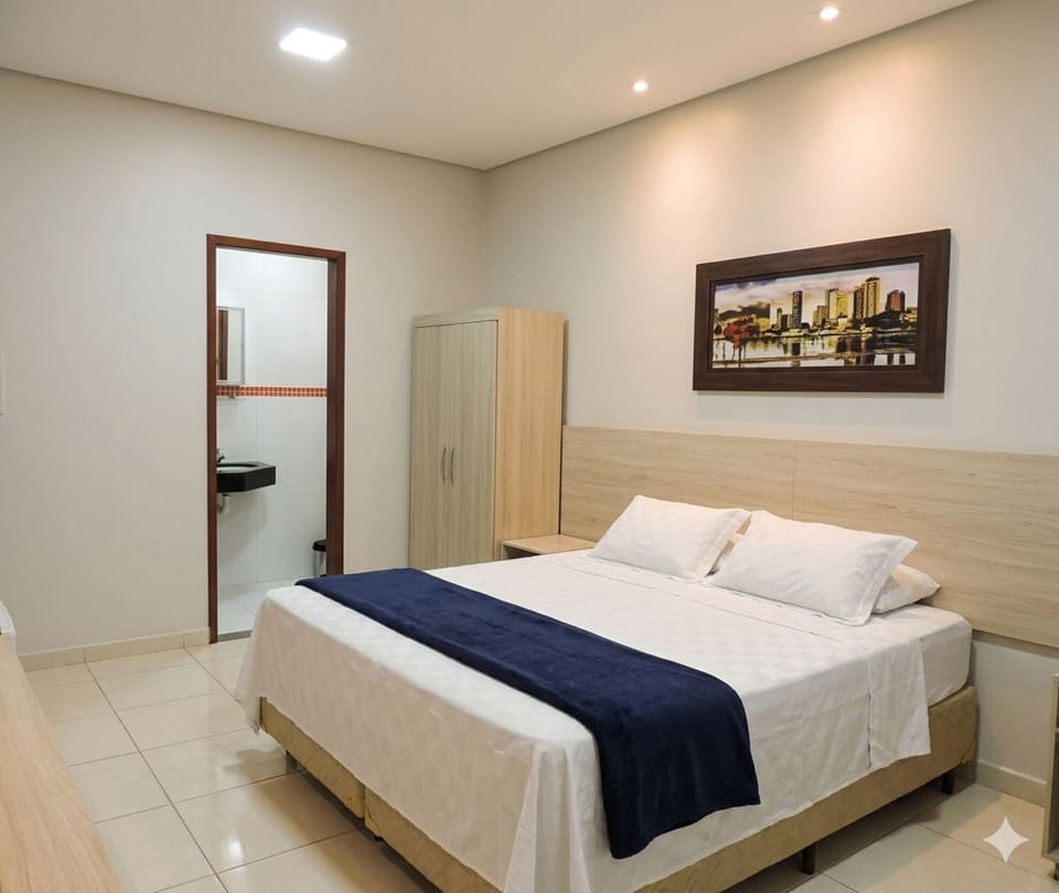 Minibar, desk, WiFi (free), bed sheets