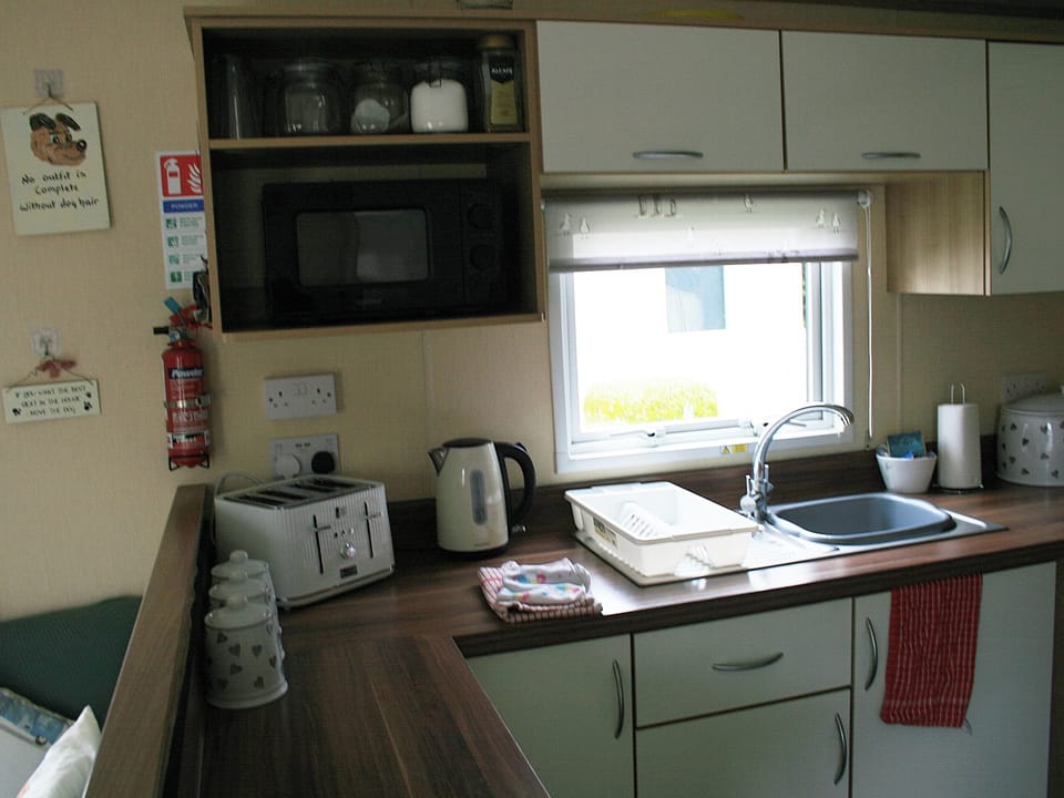 Cottage | Private kitchen | Cookware/dishes/utensils