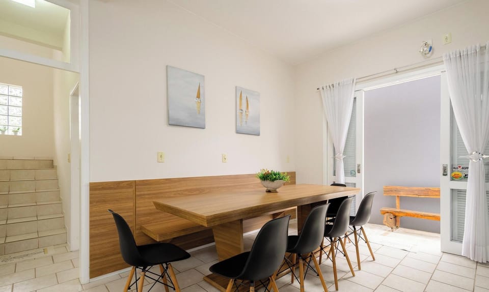 Basic Apartment | Dining