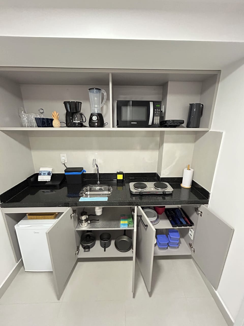 Apartment | Private kitchen | Mini-fridge, microwave, stovetop, coffee/tea maker
