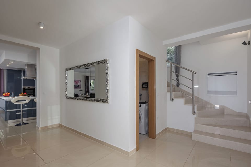 Family Villa, 4 Bedrooms, Microwave, Mountainside (Villa Luka with 50 sqm Pool) | Interior