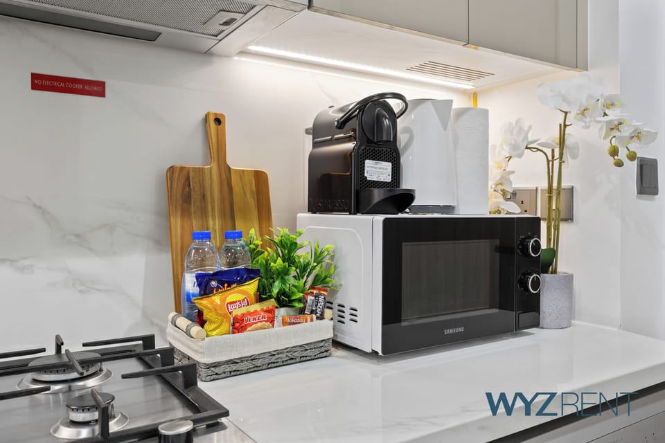 Standard Apartment, City View | Private kitchen | Electric kettle