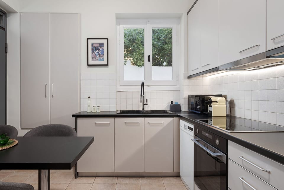 House, Garden View | Private kitchen | Full-size fridge, microwave, oven, stovetop