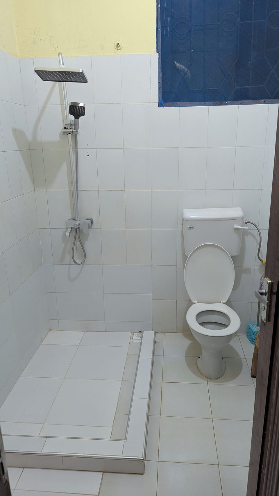 Comfort Double Room, Mountain View | Bathroom | Shower, free toiletries, slippers, bidet