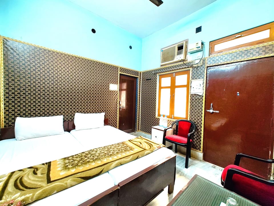 Deluxe Double Room, Air conditioning | Hypo-allergenic bedding, soundproofing, free WiFi, bed sheets