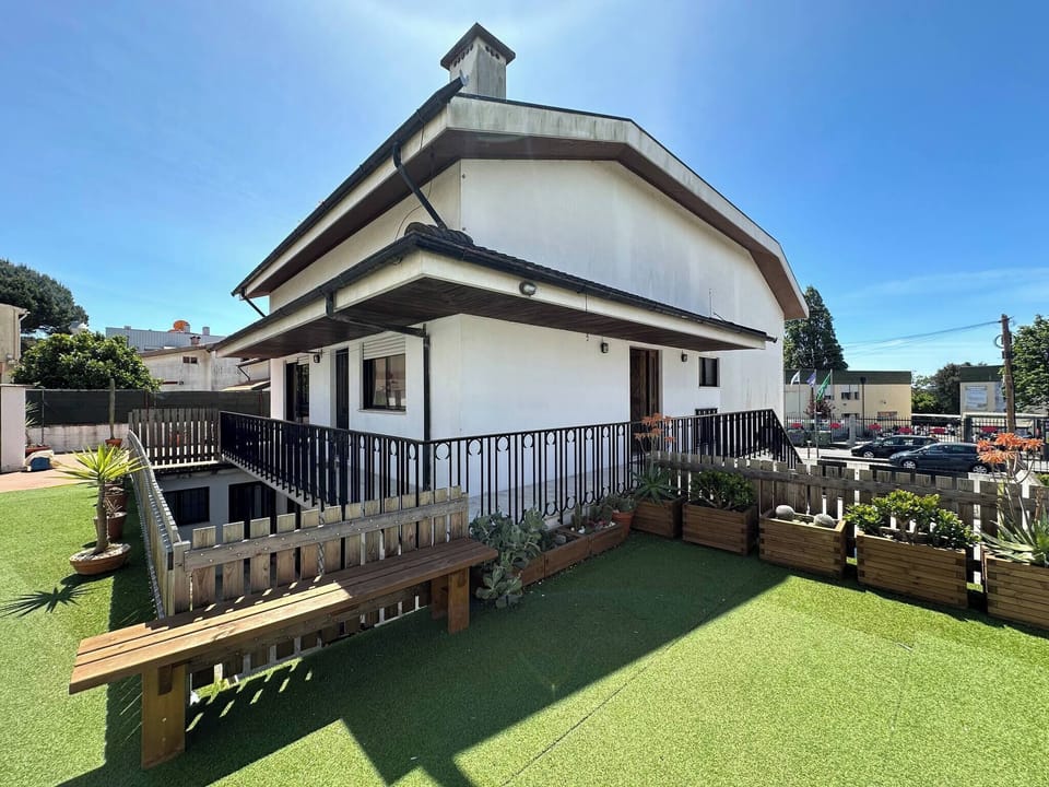 House, 5 Bedrooms, Balcony | Exterior