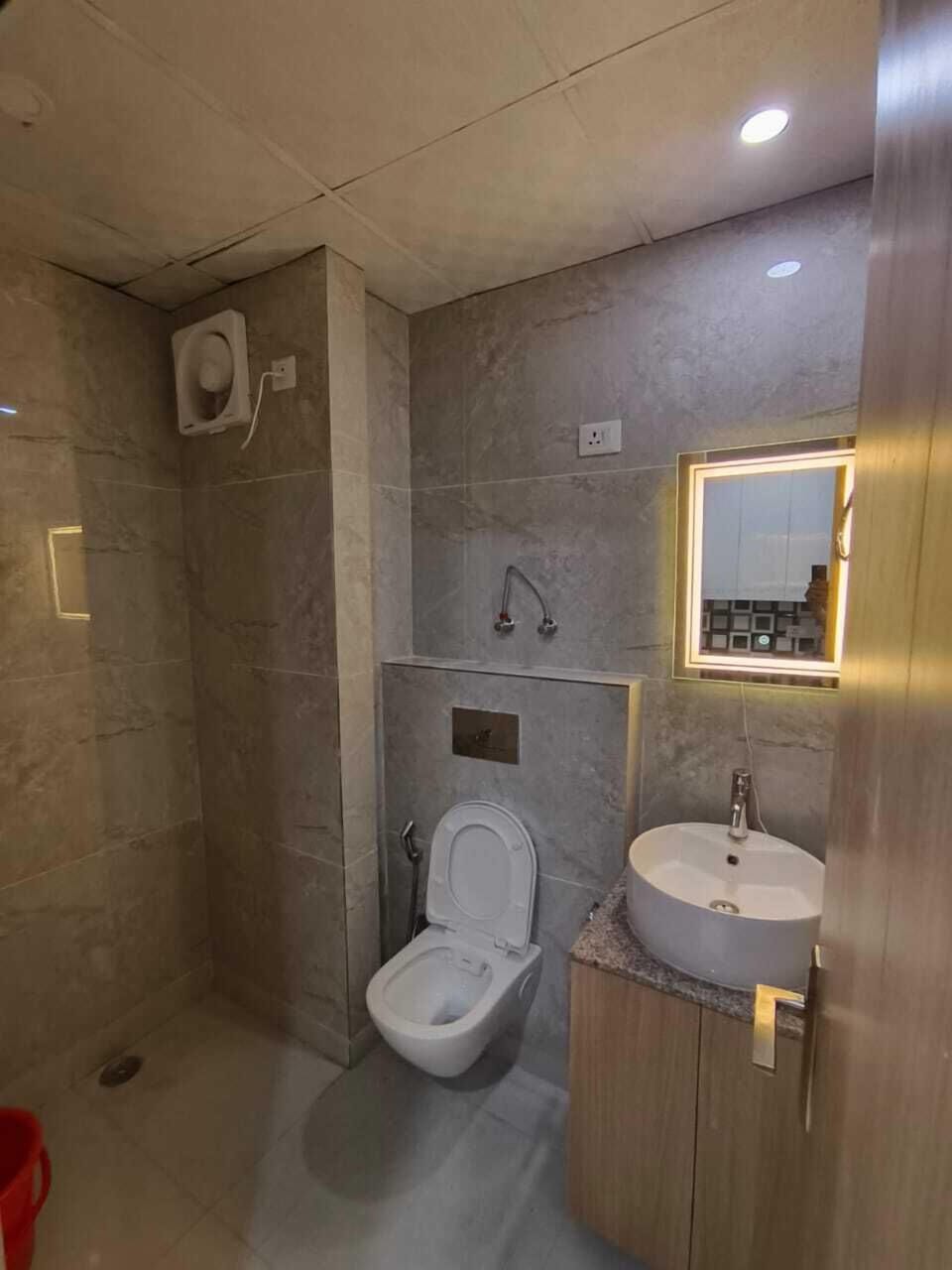 Deluxe Room, City View | Bathroom | Bathtub, soap, shampoo, toilet paper