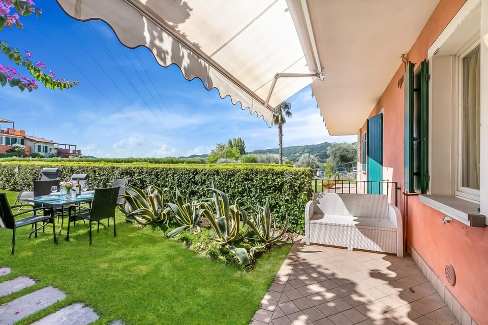 Standard Apartment, 1 Bedroom, Microwave (Sole Retreat: Shared Pool,) | Outdoor dining