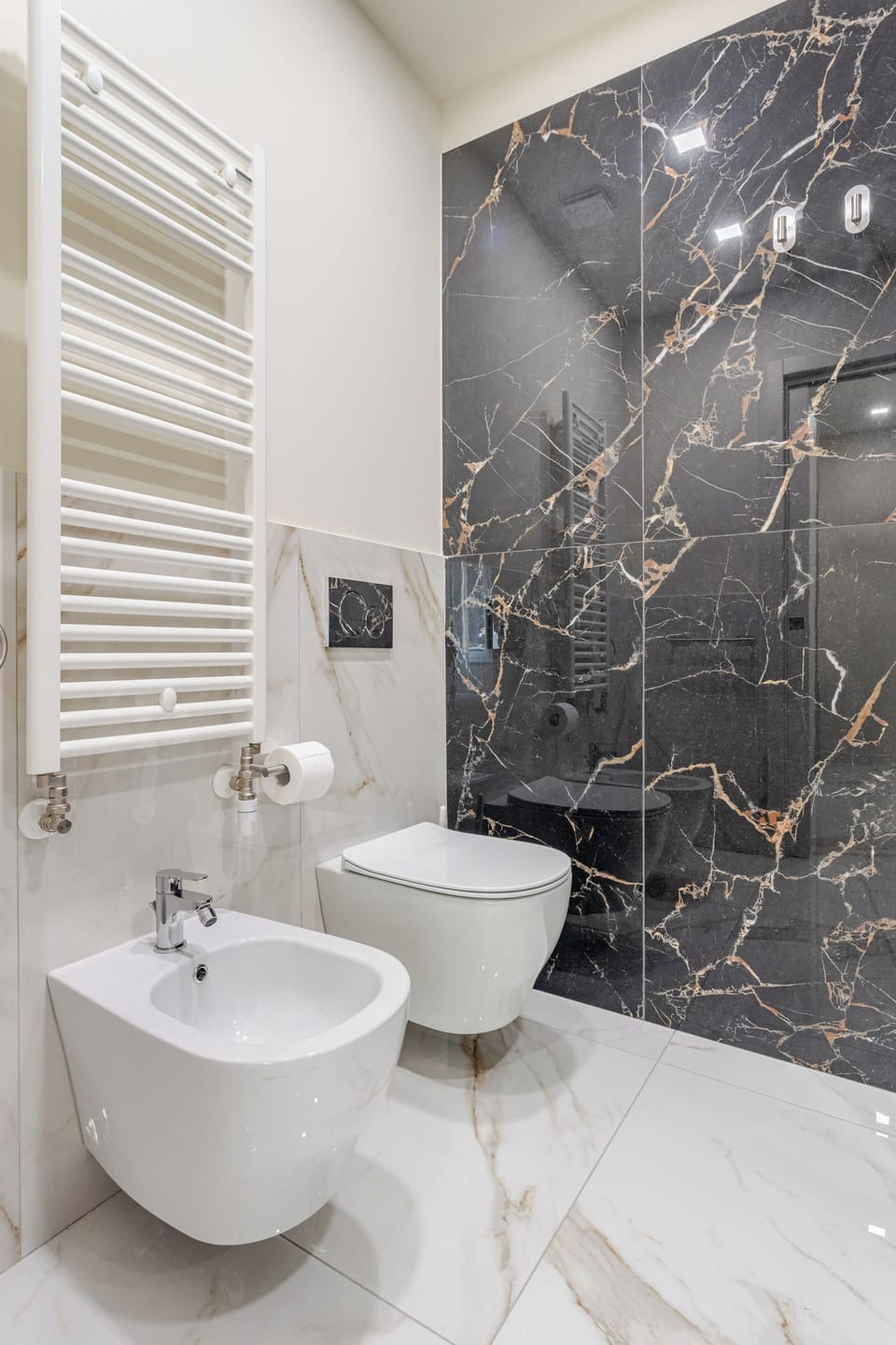 Deluxe Apartment | Bathroom | Shower