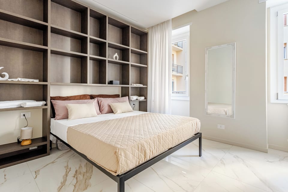 Deluxe Apartment | Iron/ironing board, free WiFi